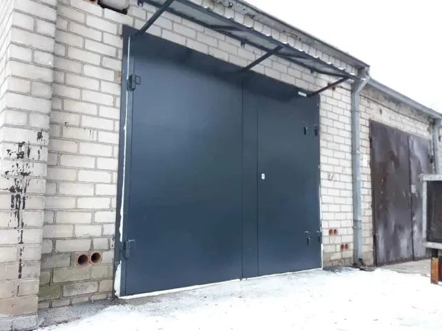 Metaliniai garažo vartai
