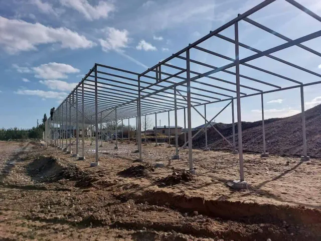 metalinės konstrukcijos stoginės angarai