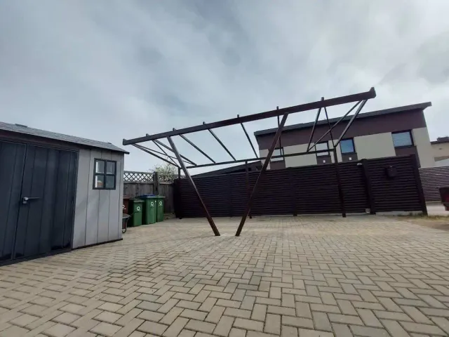 metalinės konstrukcijos stoginės angarai