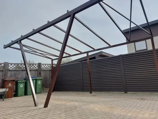 metalinės konstrukcijos stoginės angarai