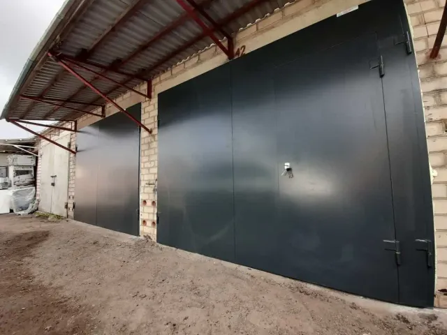 metaliniai, atveriami garažo vartai