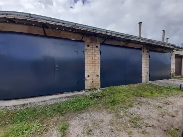 metaliniai, atveriami garažo vartai