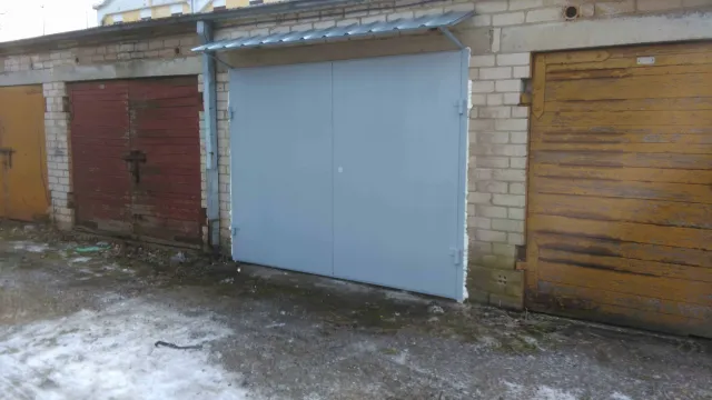 Metaliniai garažo vartai