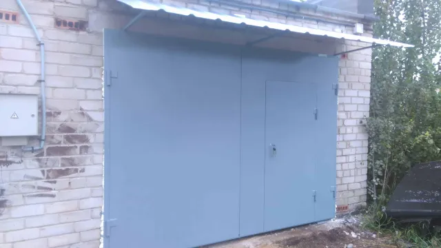 Metaliniai garažo vartai