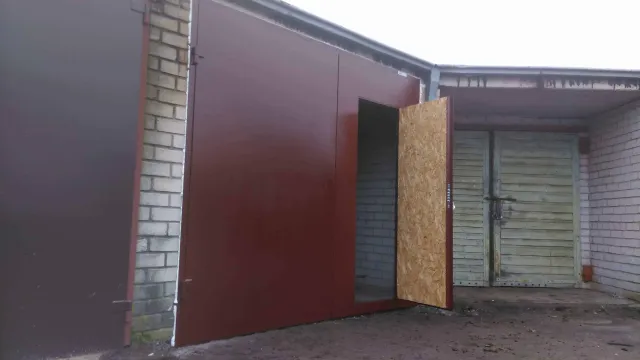 Metaliniai garažo vartai