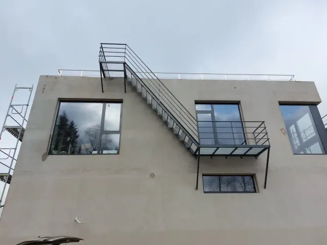 metaliniai lauko laiptai