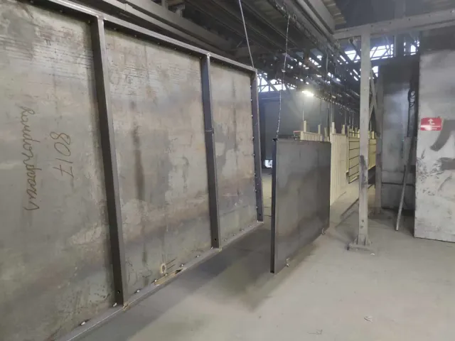 metalinio garažo vartų dažymas