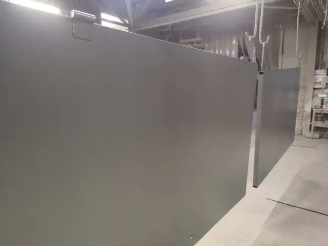 metalinio garažo vartų dažymas