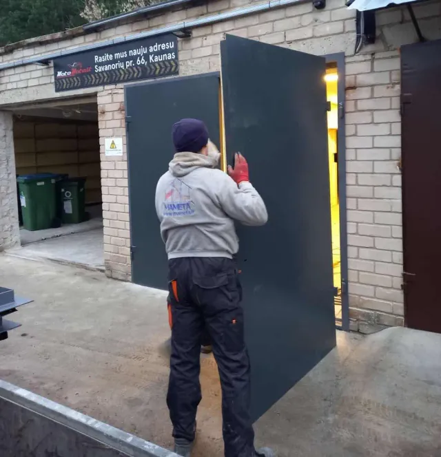 metalinių garažo vartų montavimas