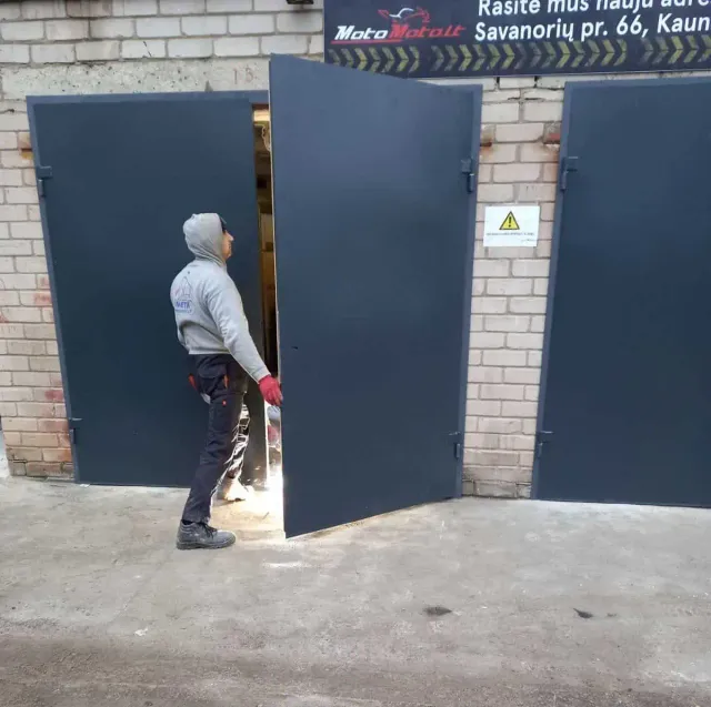 metalinių garažo vartų montavimas